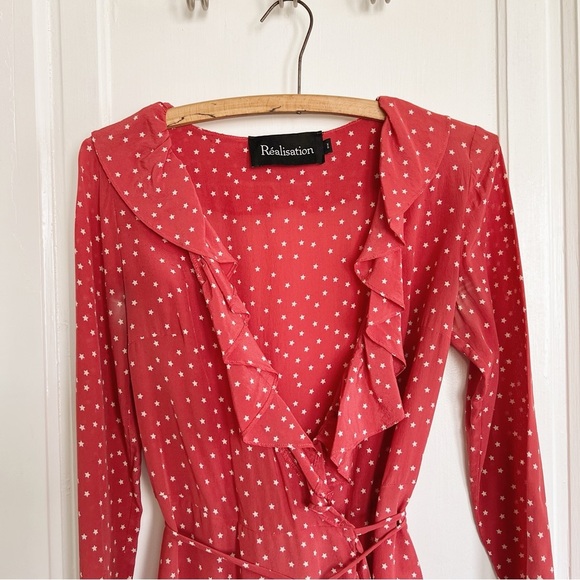 Réalisation • The Alexandra wrap silk mini dress Red Star print ruffled - Picture 4 of 15